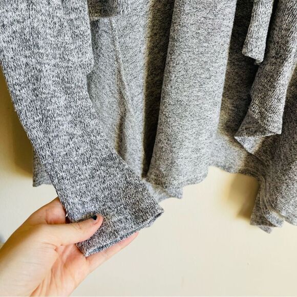 Sparkle & Fade UO Gray High Low Oversized Open Knit Cardigan - Picture 5 of 8